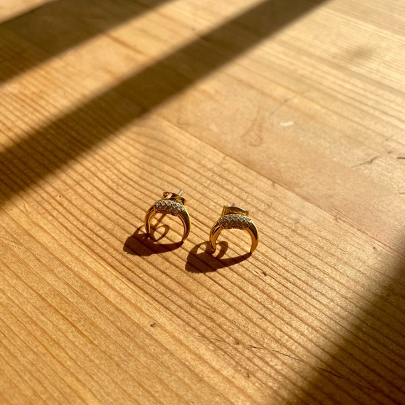 Gold half moon stud earrings - Picture 2 of 5